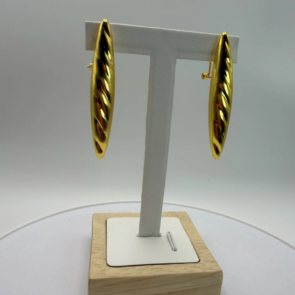 Elegant Gold Hoop Earrings - Picture 2 of 13